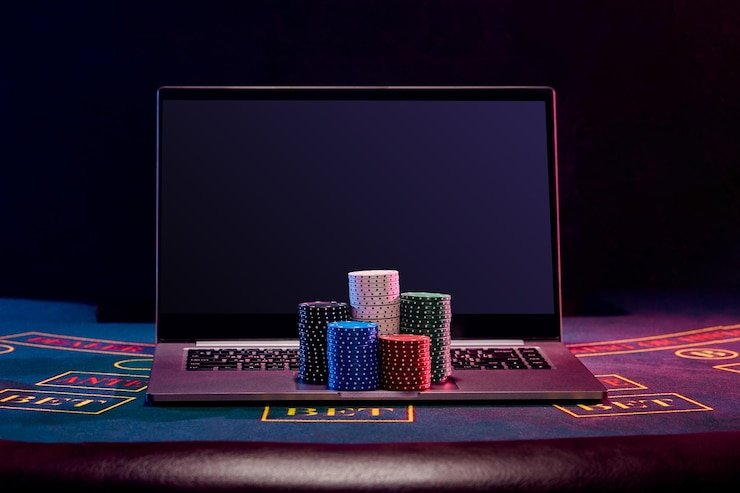Antarmuka permainan Teen Patti warisan 138 menampilkan kartu pemain, pot, dan opsi bertindak